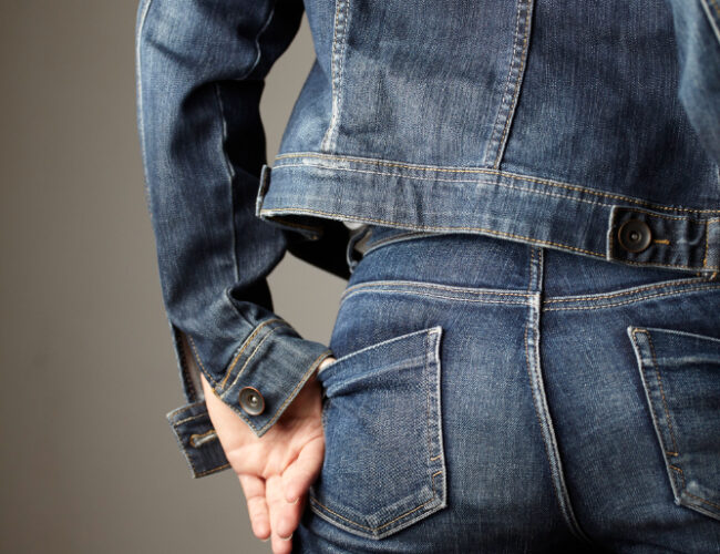 jeans-detail-dressed-by-model